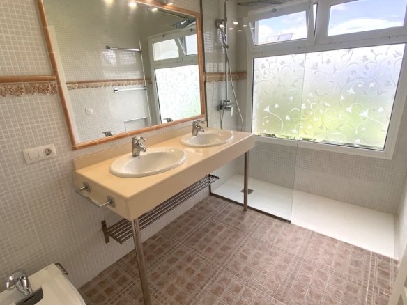 Ocean View - Ensuite shower room