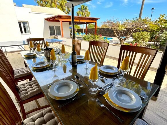 Villa Mayo Lanzarote - Alfresco Dining on Large Terrace