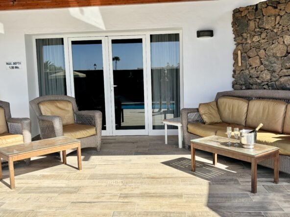 Villa Mayo Lanzarote - Terrace Seating Area