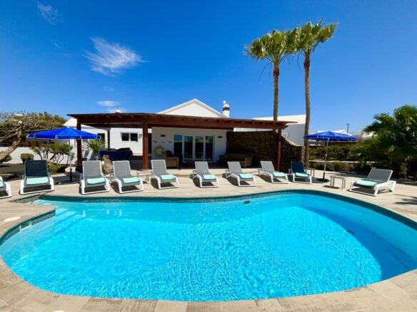 Villa Mayo - Pool and Terrace 6