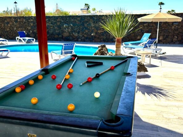 Villa Mayo Pool Table