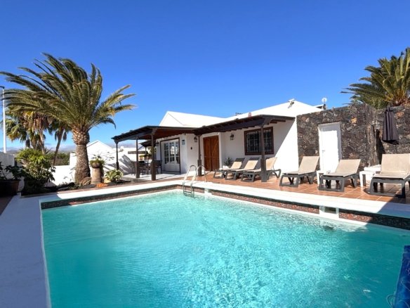 Villa Adsey | Luxury 3 Bedroom Villa in Puerto del Carmen, Lanzarote
