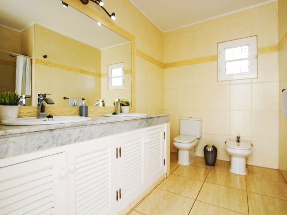 villa-adsey-bathroom