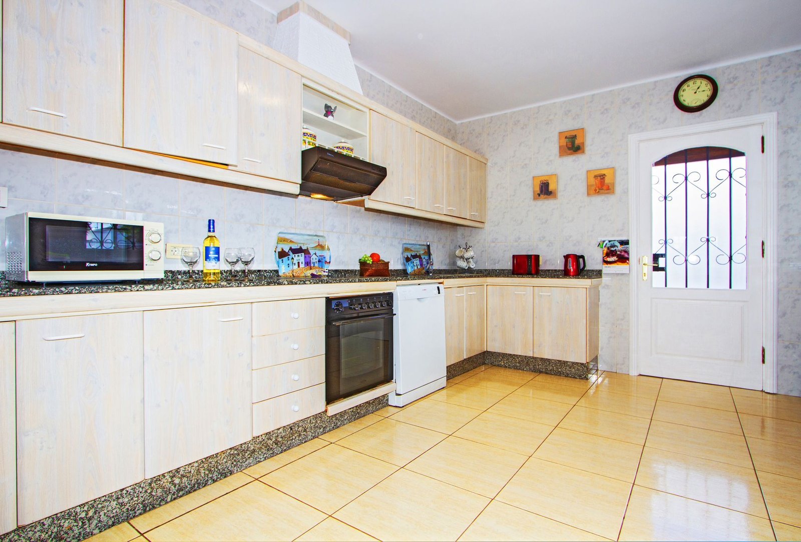villa-adsey-kitchen