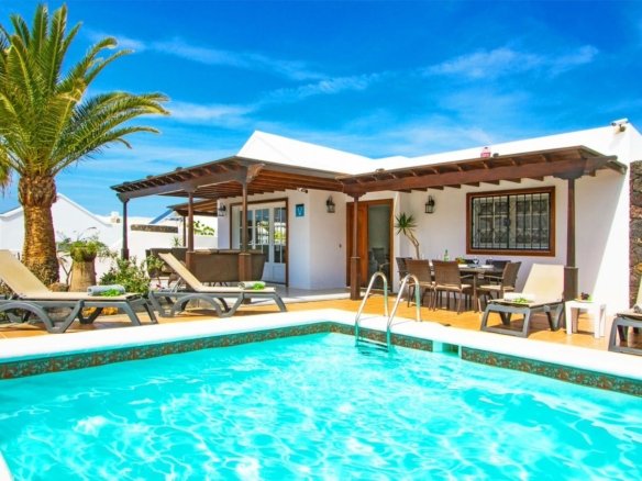Villa Adsey | Luxury 3 Bedroom Villa in Puerto del Carmen, Lanzarote